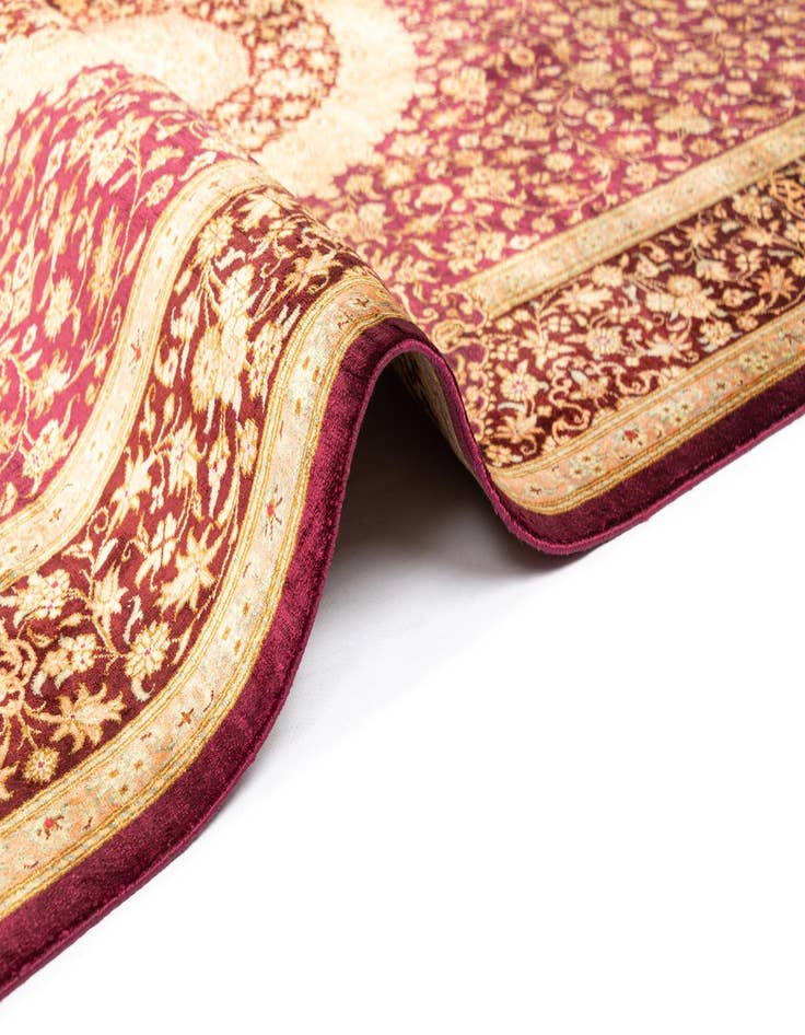 Detail image of  4' 4 x 6' 6 Ghom Silk Rug