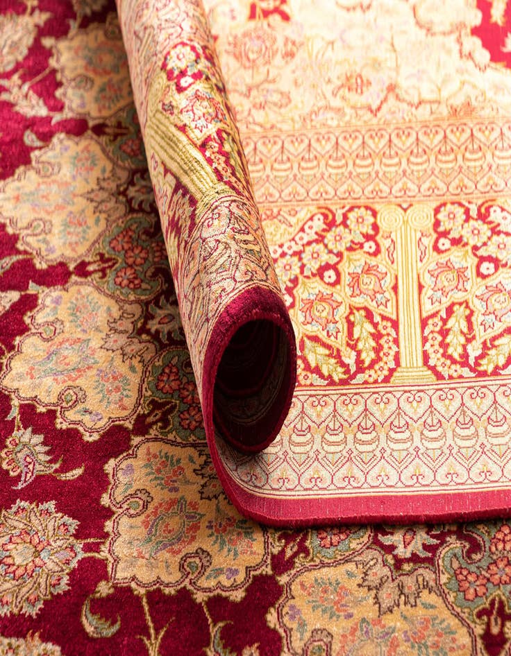 Detail image of  6' 5 x 9' 8 Ghom Silk Rug