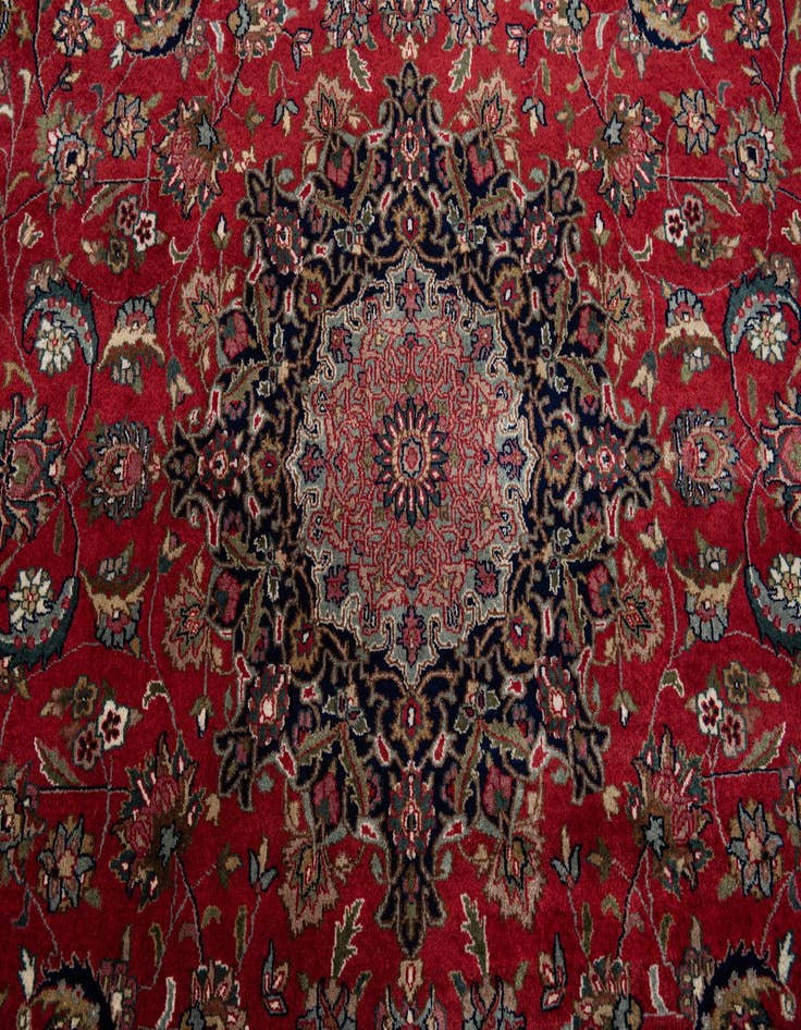 Detail image of  6' 7 x 9' 10 Isfahan Wool Rug