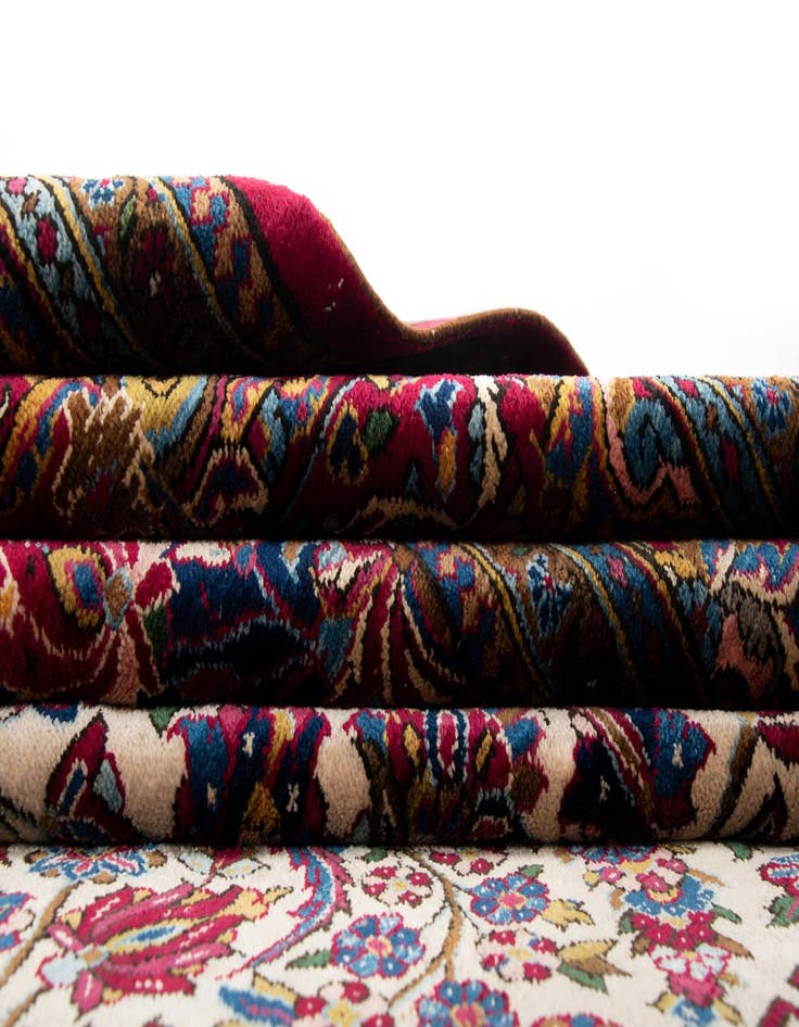 Detail image of  6' 9 x 10' Kashan Rug