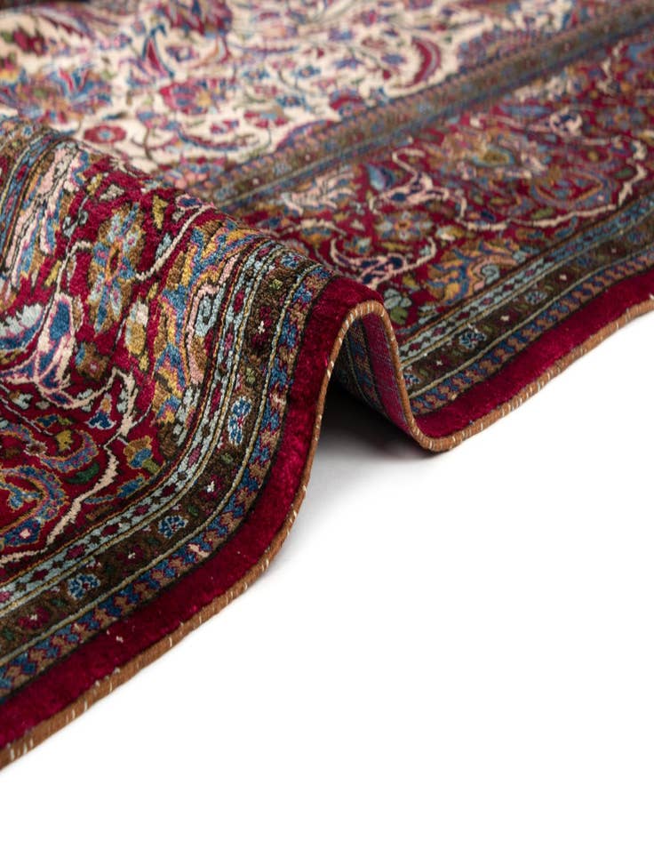 Detail image of  6' 9 x 10' Kashan Rug