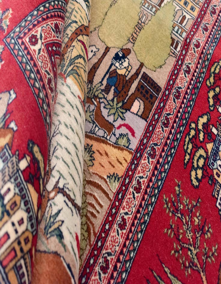 Detail image of  4' 4 x 6' 9 Kashan Rug
