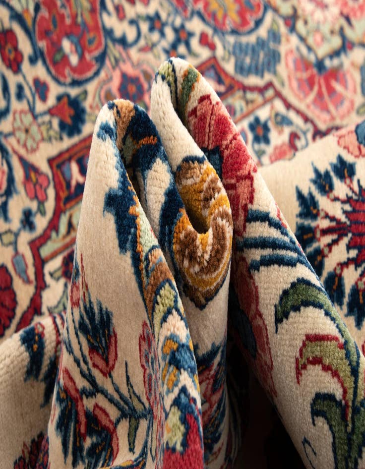 Detail image of  4' 5 x 6' 9 Kashan Rug