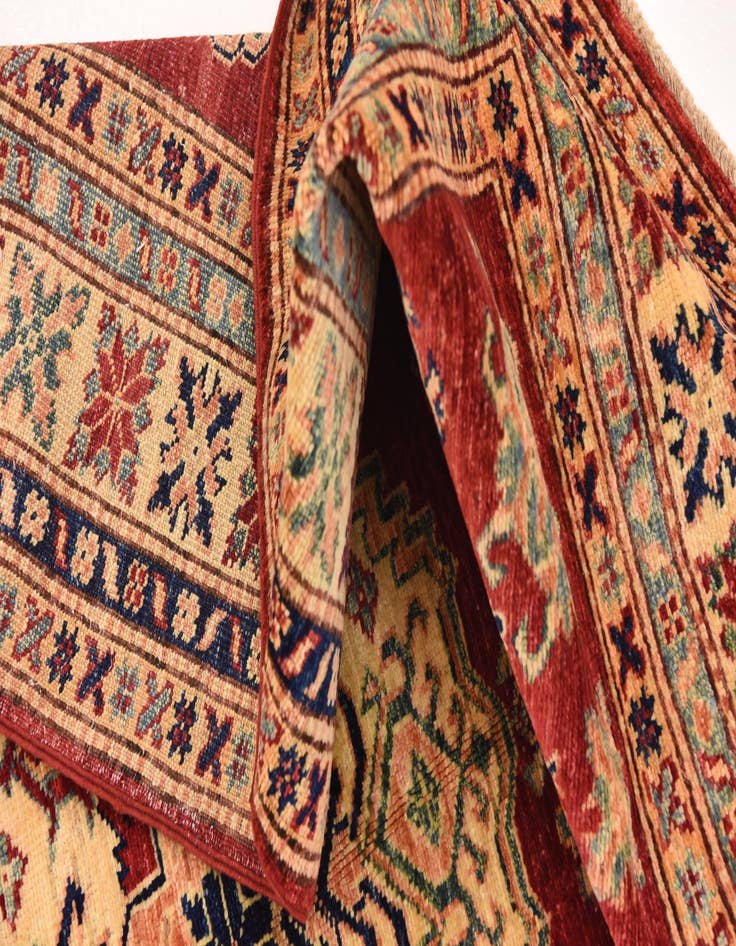 Detail image of  4' 11 x 6' 8  Hand Knotted Kazak Oriental Rug