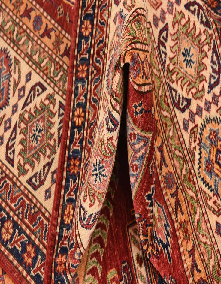 Detail image of  6' 6 x 9' 8  Hand Knotted Kazak Oriental Rug
