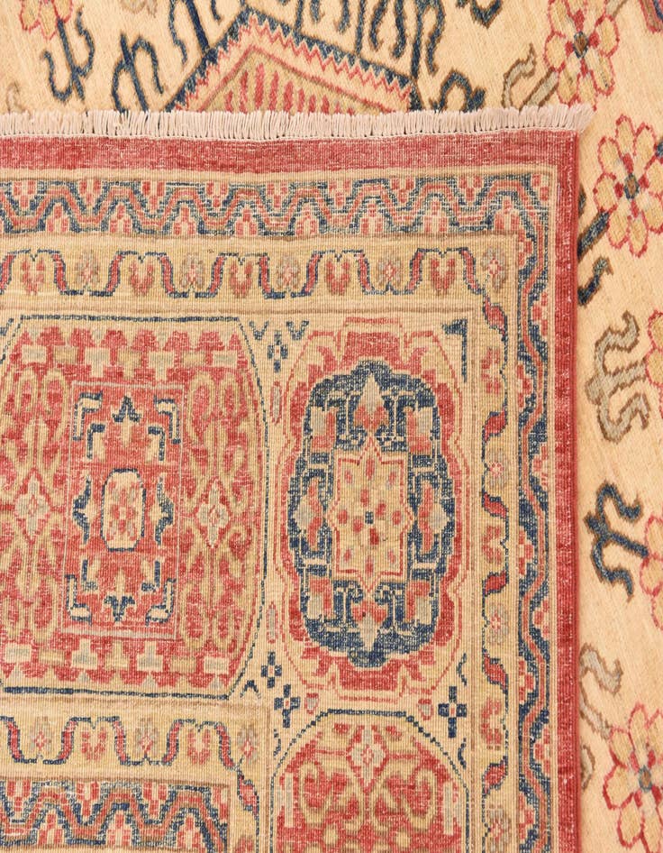 Detail image of  6' 6 x 9' 7  Hand Knotted Kazak Oriental Rug