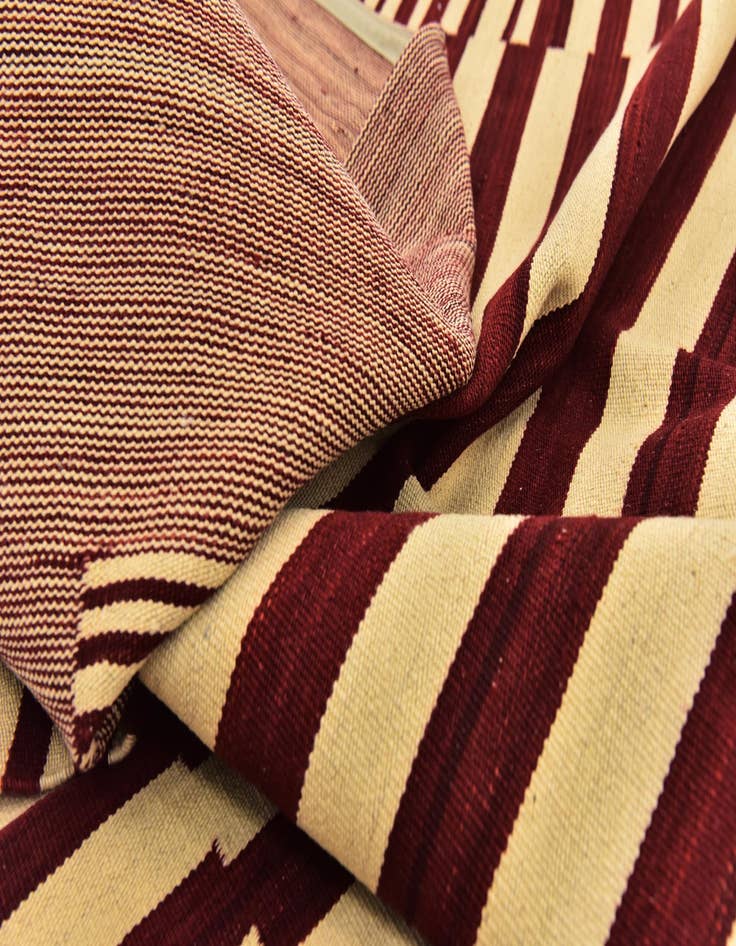 Detail image of  5' 10 x 7' 10  Hand Woven Kilim Modern Wool Rug