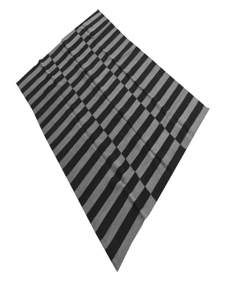 Detail image of  4' 3 x 6'  Hand Woven Kilim Modern Wool Rug