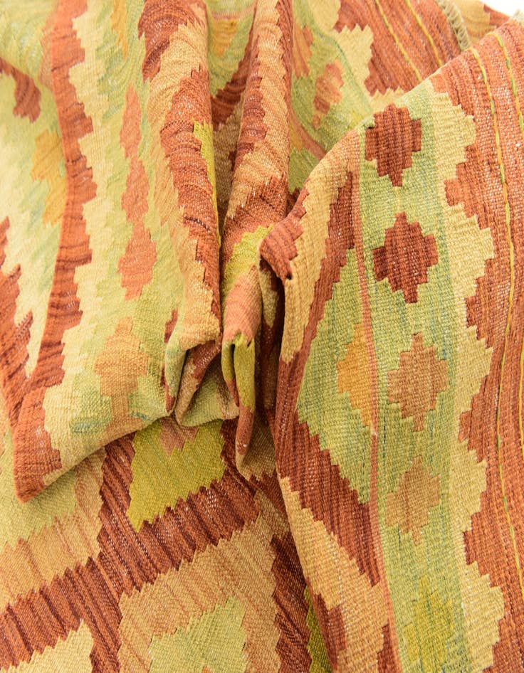 Detail image of  4' 10 x 6' 7  Hand Woven Kilim Waziri Wool Rug