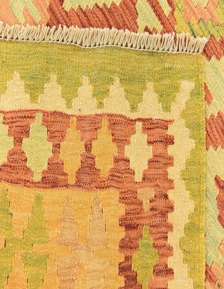 Detail image of  4' 7 x 6' 7  Hand Woven Kilim Waziri Wool Rug
