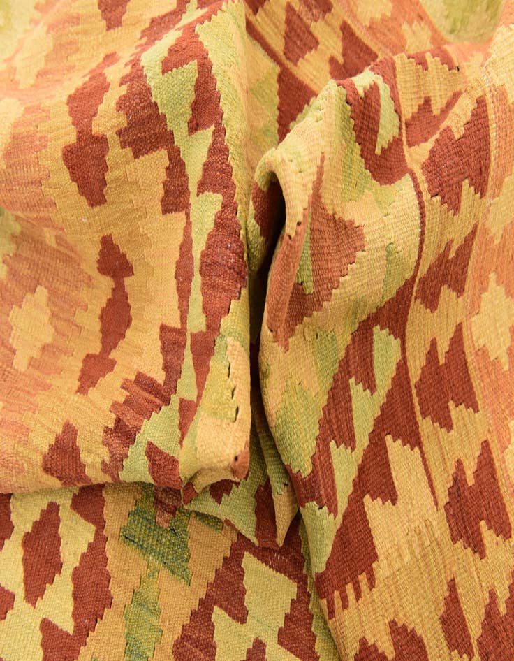 Detail image of  4' 9 x 6' 6  Hand Woven Kilim Waziri Wool Rug