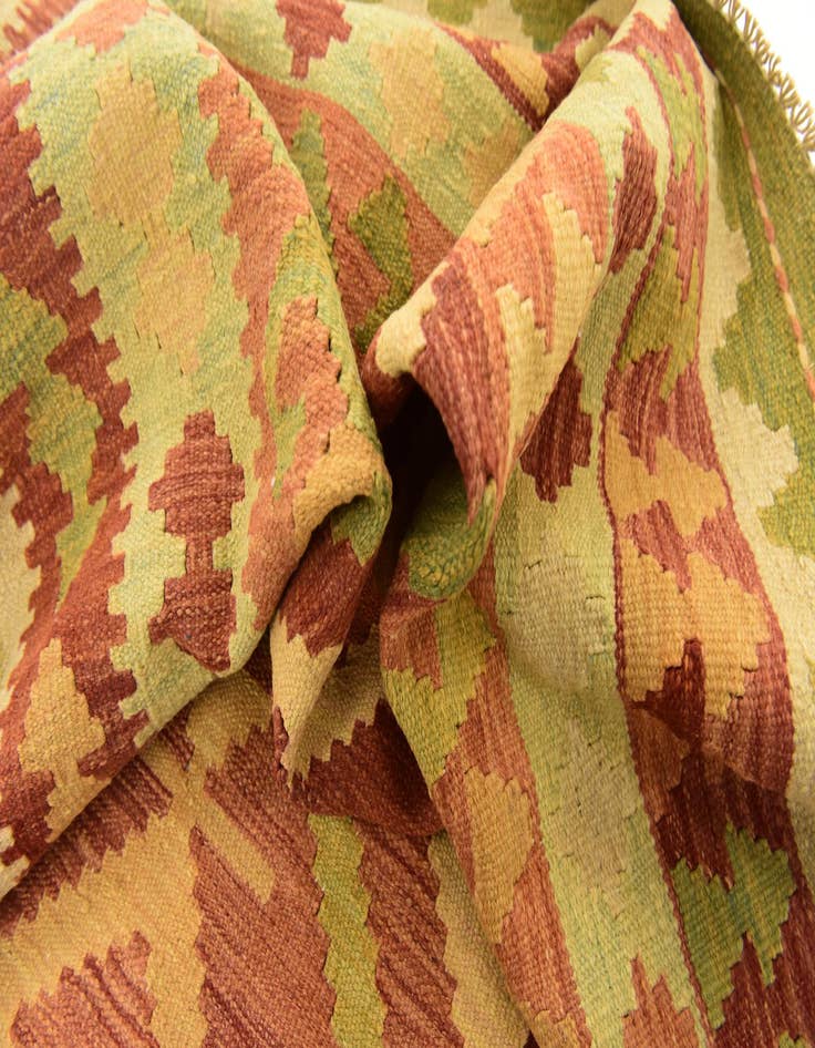 Detail image of  4' 9 x 6' 4  Hand Woven Kilim Waziri Wool Rug