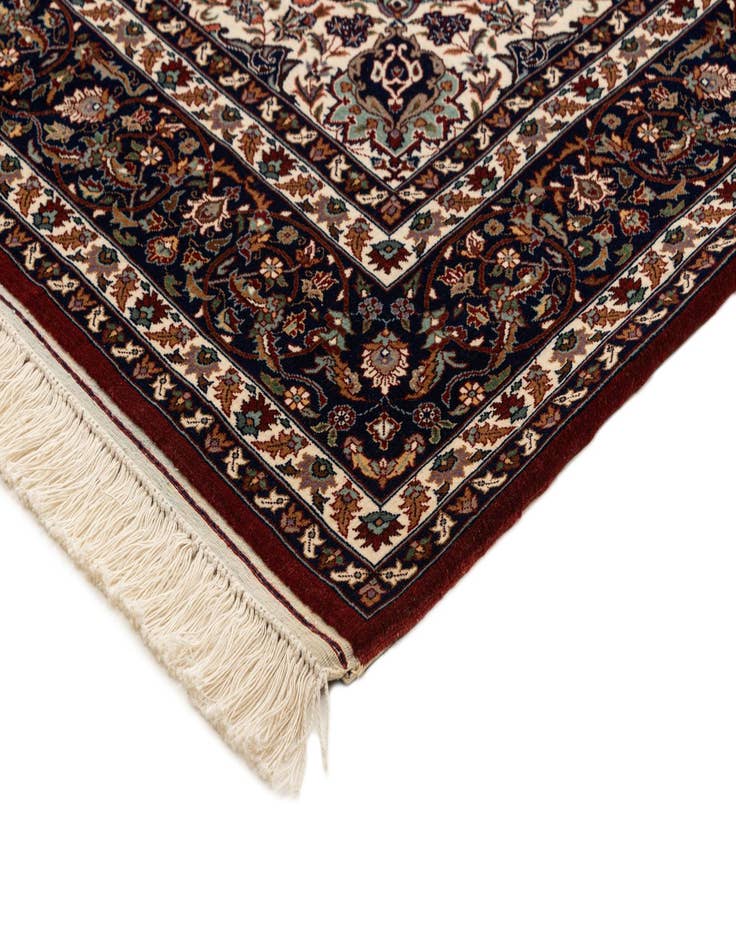 Detail image of  4' 7 x 7' 3 Lahour Rug