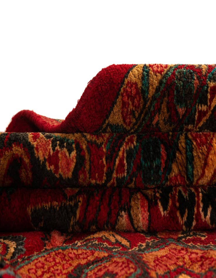 Detail image of  9' 10 x 13' 7 Liliyan Rug