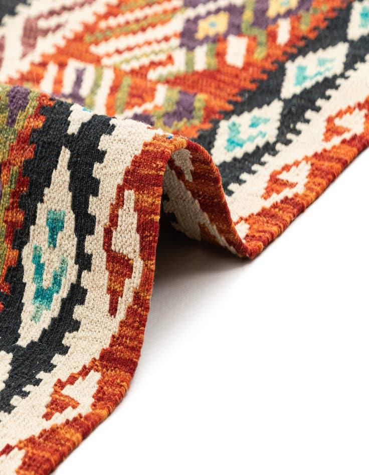 Detail image of  5' 2 x 6' 11  Hand Knotted Marok Kilim Rug