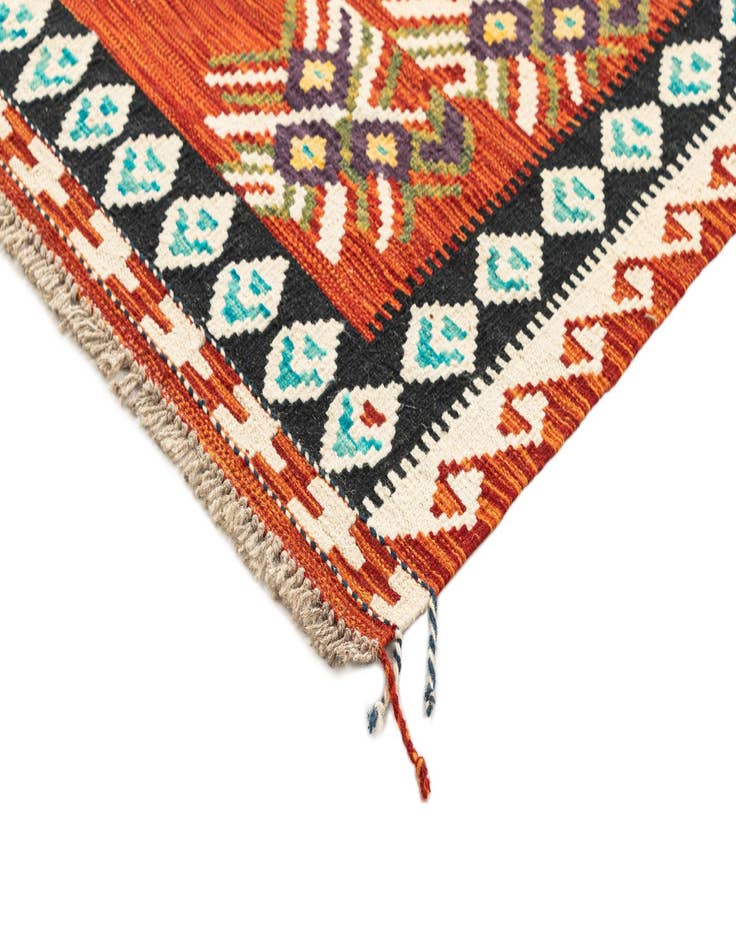 Detail image of  5' 2 x 6' 11  Hand Knotted Marok Kilim Rug