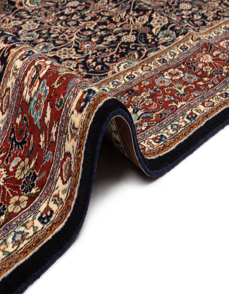 Detail image of  6' 5 x 9' 9 Mood Wool Rug