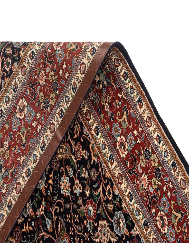 Detail image of  6' 5 x 9' 9 Mood Wool Rug