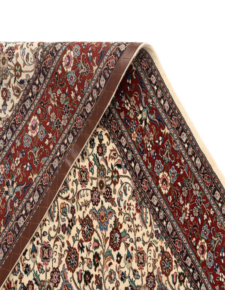 Detail image of  6' 5 x 9' 6 Mood Wool Rug