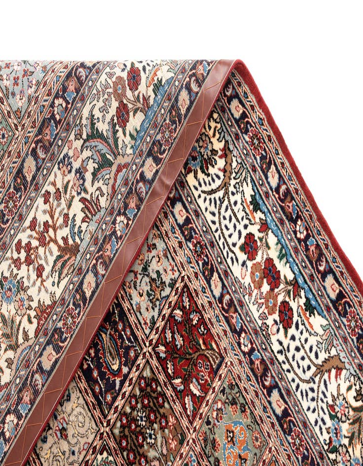 Detail image of  6' 9 x 9' 8 Mood Wool Rug