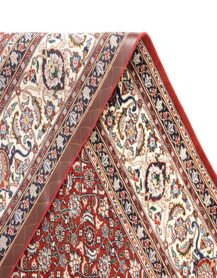 Detail image of  6' 9 x 9' 4 Mood Wool Rug