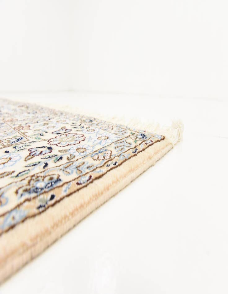 Detail image of  4' 11 x 8'  Hand Knotted Nain Persian Rug