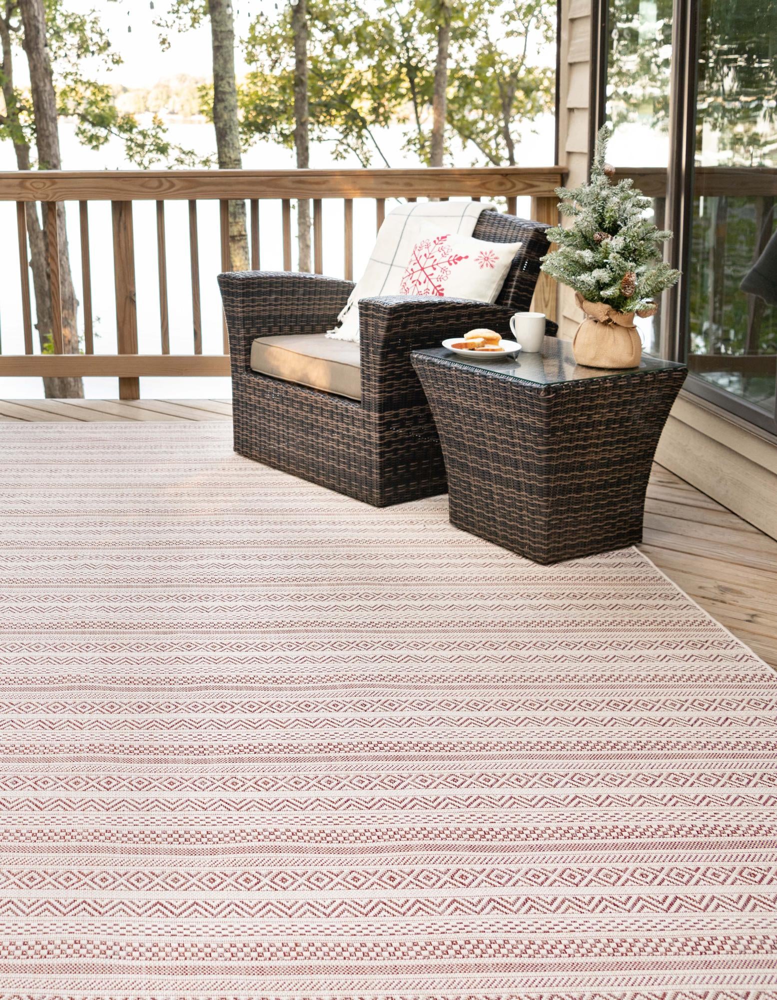 Red 10' x 14' Ribbon Outdoor Rug | Rugs.com
