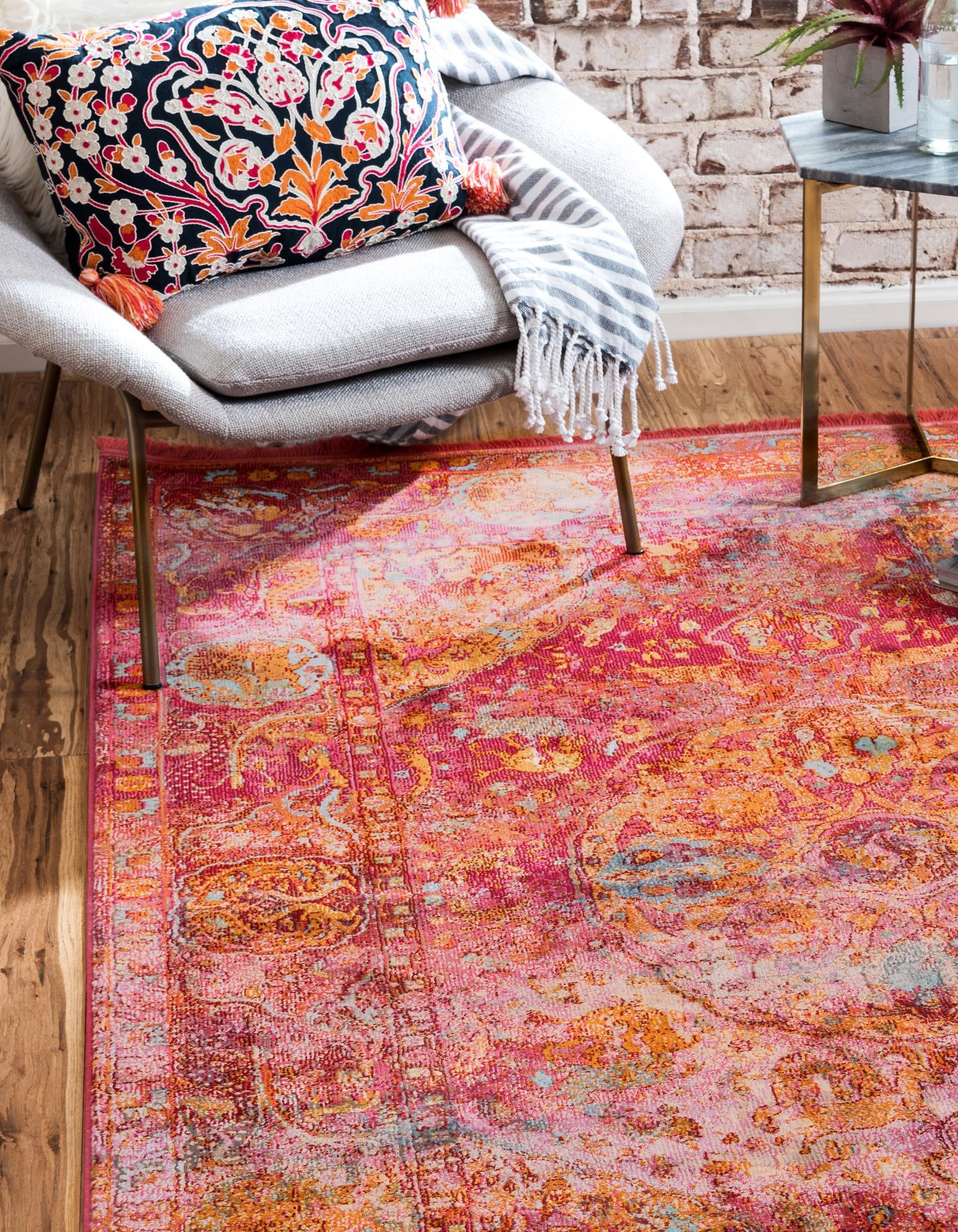 Red 5' 5 x 8' Santiago Rug | Rugs.com