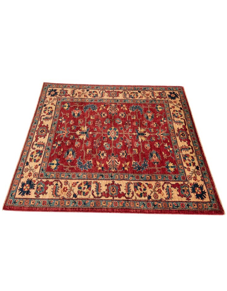 Detail image of  4' 11 x 6' 7 Sara Rug