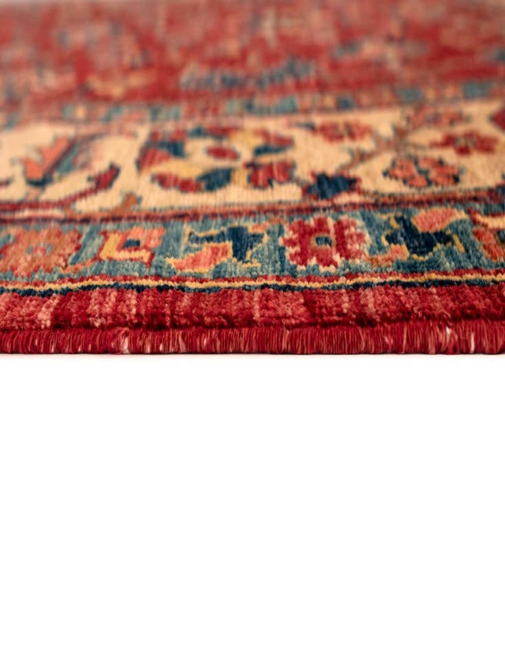 Detail image of  4' 11 x 6' 7 Sara Rug