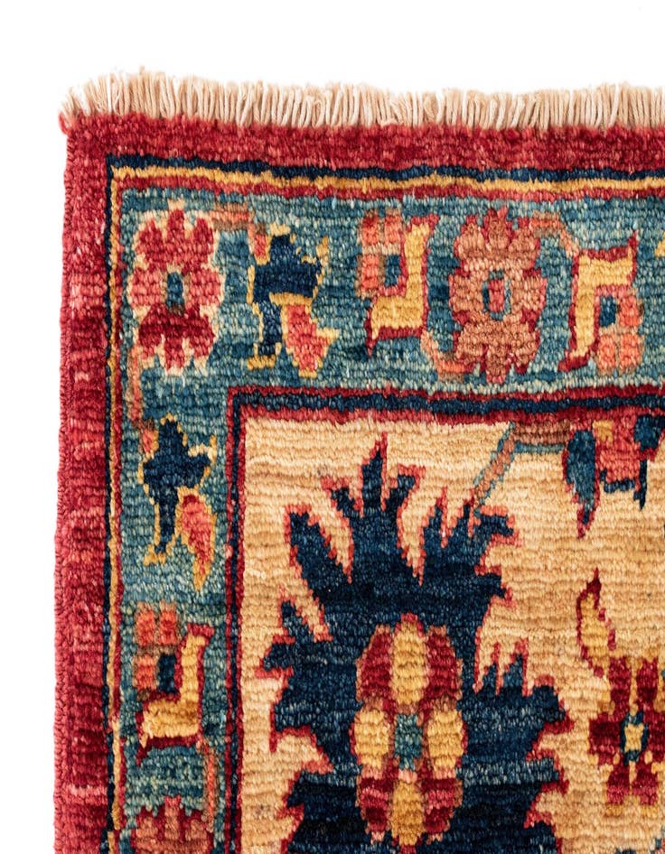 Detail image of  4' 11 x 6' 7 Sara Rug