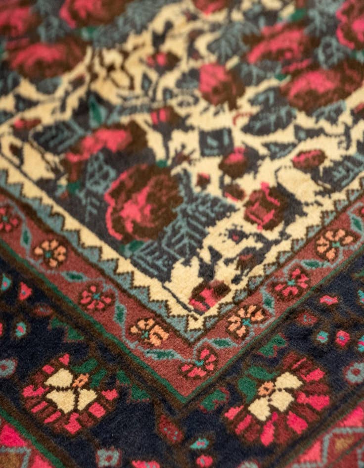 Detail image of  6' 4 x 9' 7  Hand Knotted Sarough Persian Wool Rug