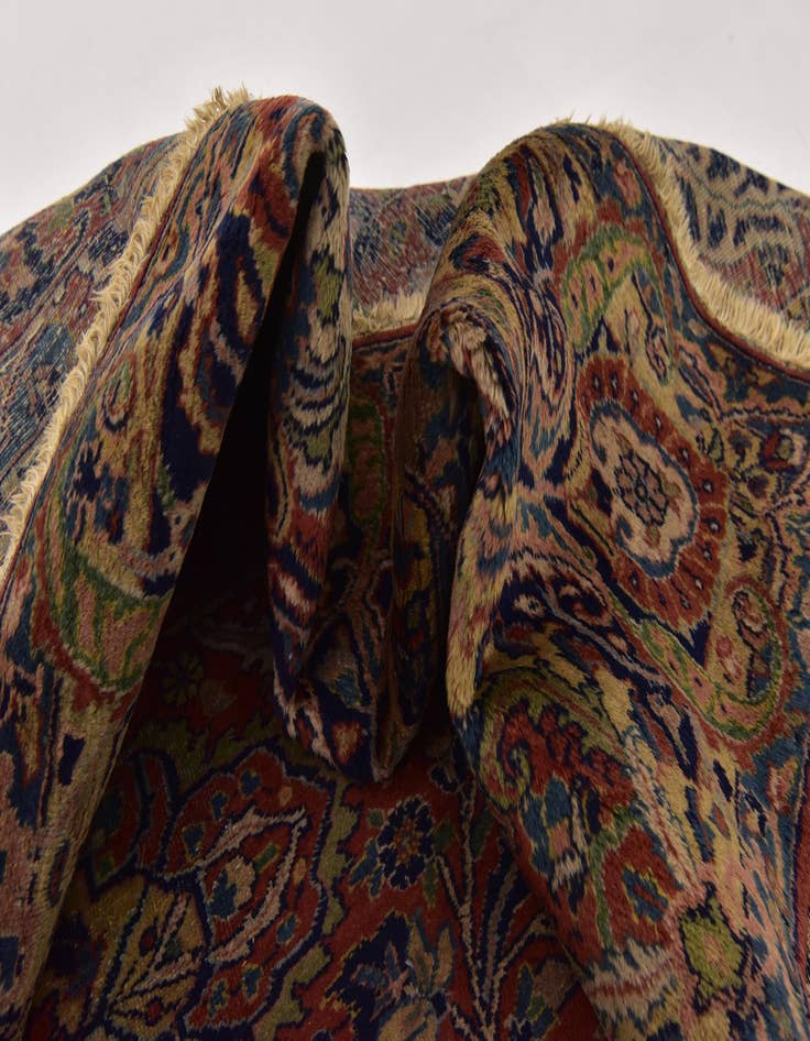 Detail image of  9' 3 x 11' 6  Hand Knotted Sarough Persian Wool Rug