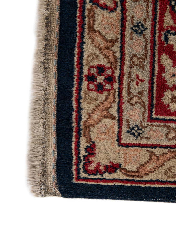 Detail image of  7' 7 x 11'  Hand Knotted Sarough Wool Rug