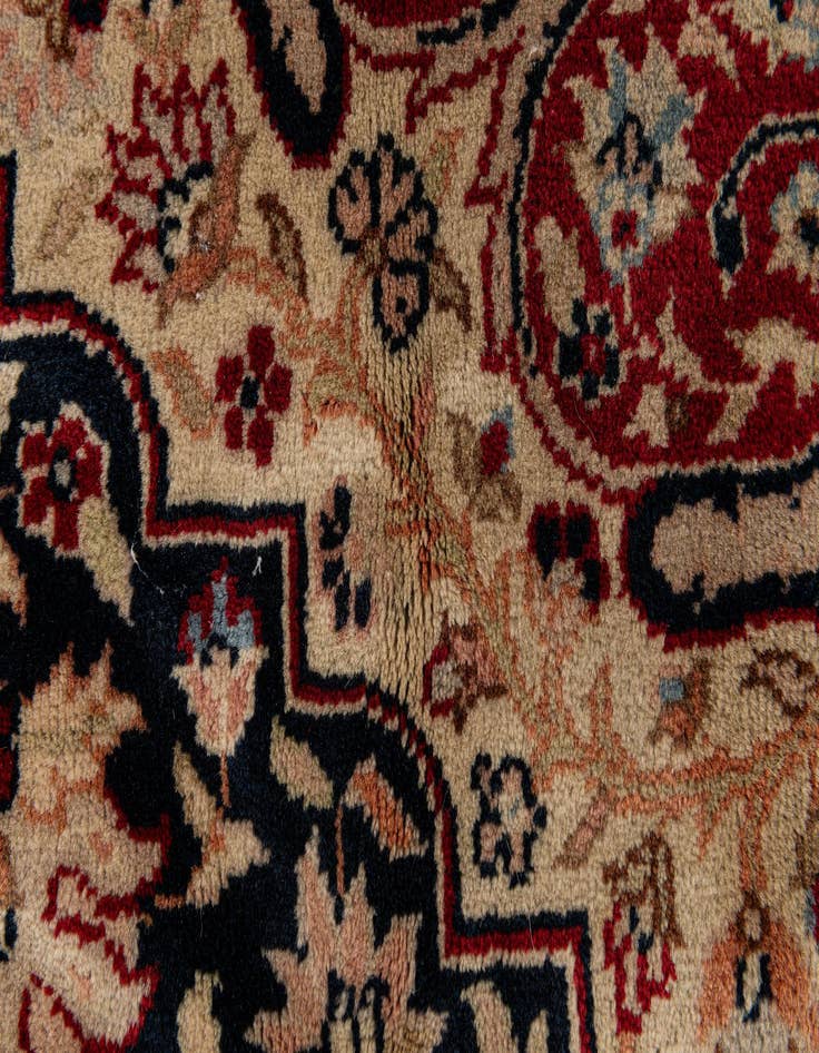Detail image of  7' 7 x 11'  Hand Knotted Sarough Wool Rug