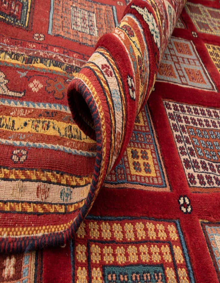 Detail image of  6' 10 x 9' 11 Sumak Kilim Rug