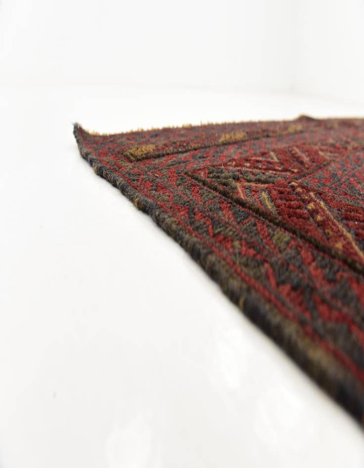 Detail image of  5' x 6'  Hand Knotted Sumak Wool Rug