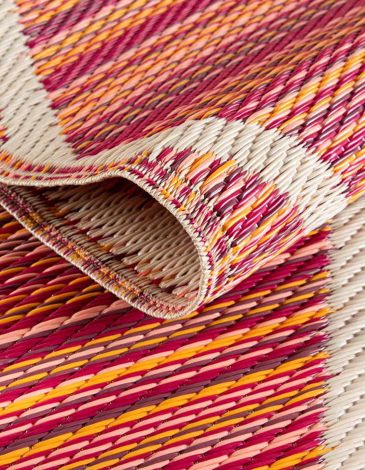 Detail image of  7' 10 x 10'  Washable Vista Breeze Indoor / Outdoor Rug