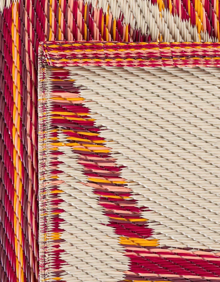 Detail image of  7' 10 x 10'  Washable Vista Breeze Indoor / Outdoor Rug