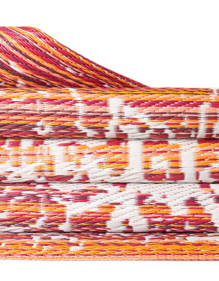 Detail image of  7' 10 x 10'  Washable Vista Breeze Indoor / Outdoor Rug