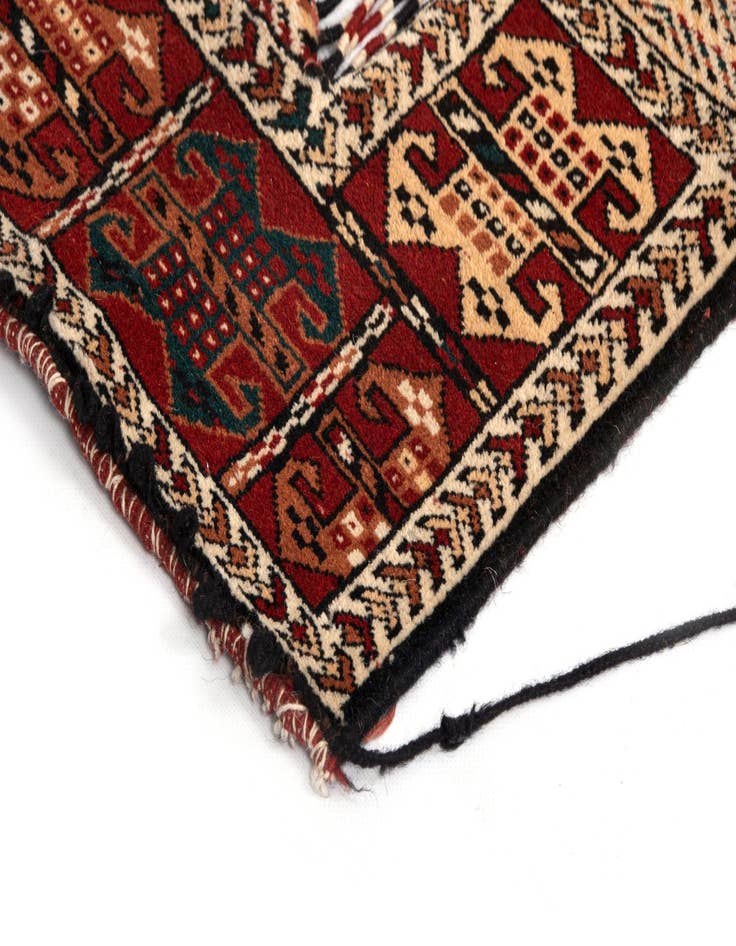 Detail image of  1' 6 x 1' 10 Vorhang Wool Rug