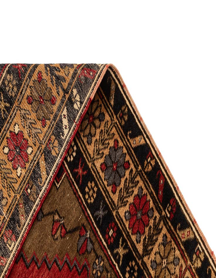 Detail image of  3' 10 x 7' 7 Yahyali Rug