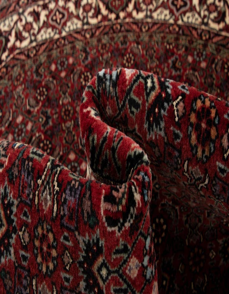 Detail image of  5' x 5' Bidjar With Silk Round Rug