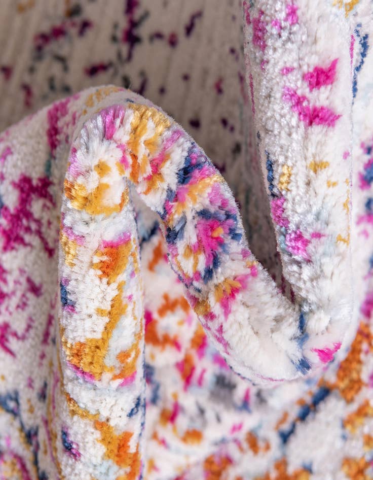 Detail image of  3' 7 x 3' 7 Budapest Round Rug