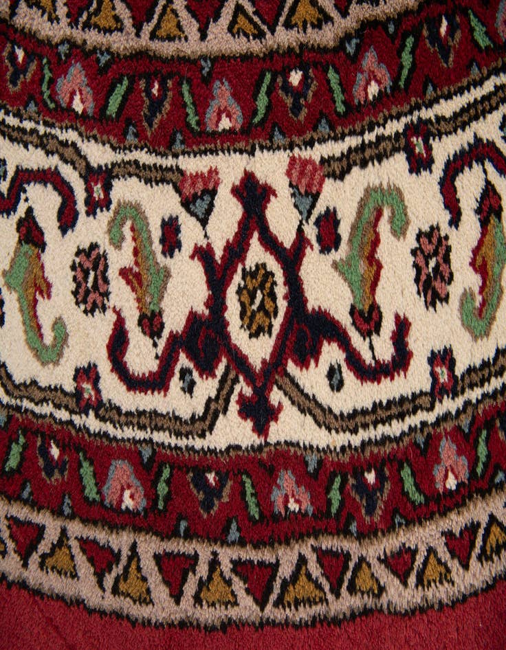 Detail image of  8' 1 x 8' 1  Hand Knotted Farahan Wool Round Rug
