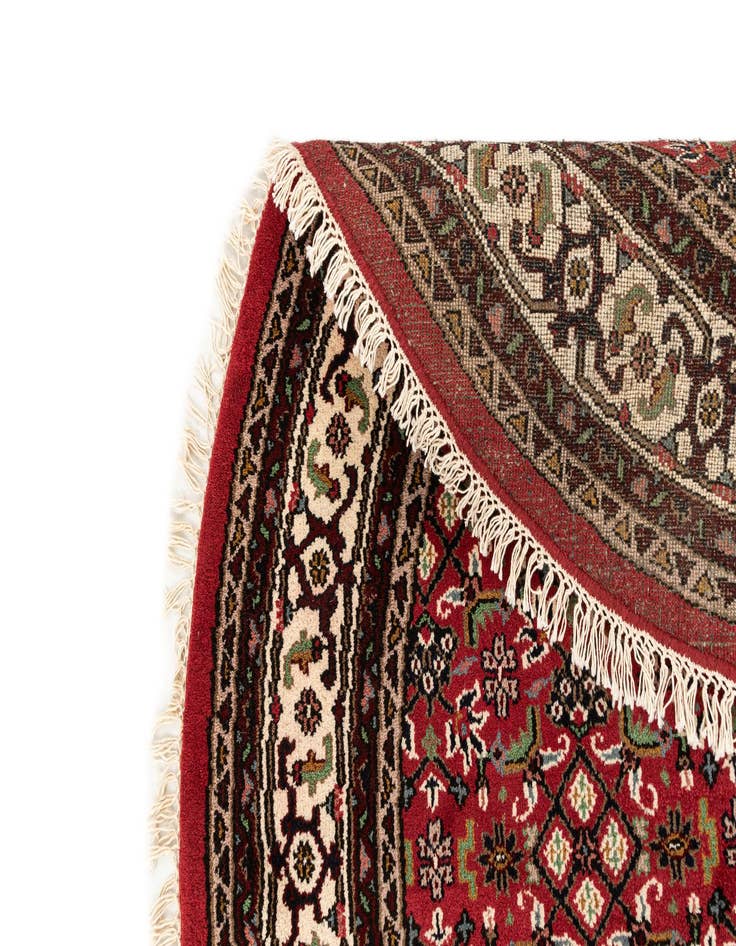 Detail image of  7' 7 x 7' 7  Hand Knotted Farahan Wool Round Rug