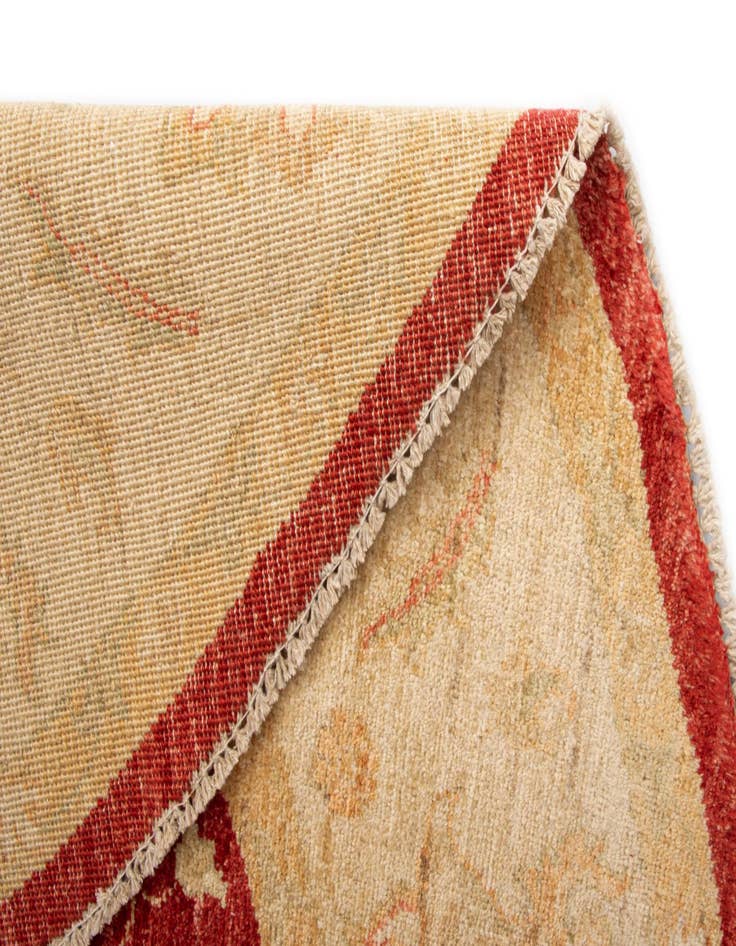 Detail image of  6' 6 x 6' 7 Kaizar Wool Round Rug