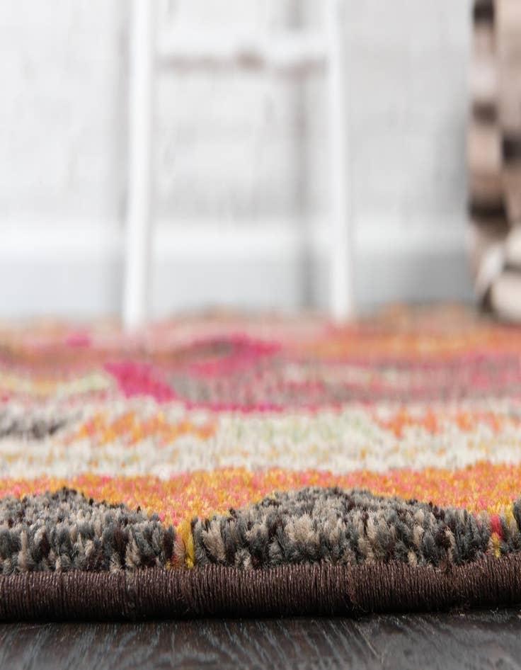 Detail image of  3' 3 x 3' 3  Washable Mesa Round Rug