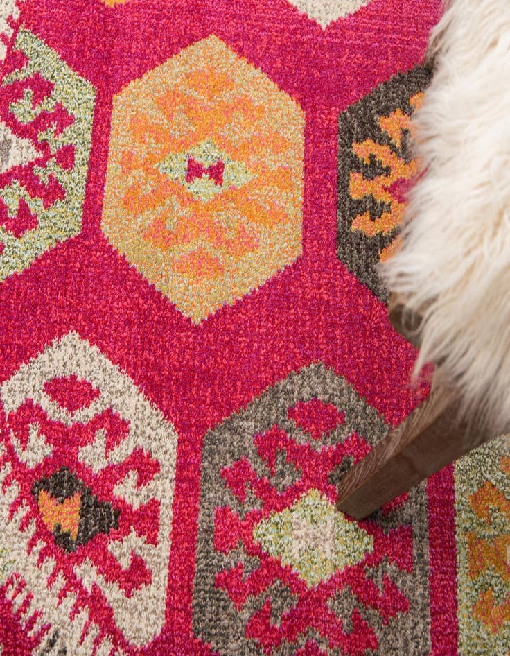 Detail image of  3' 3 x 3' 3  Washable Mesa Round Rug
