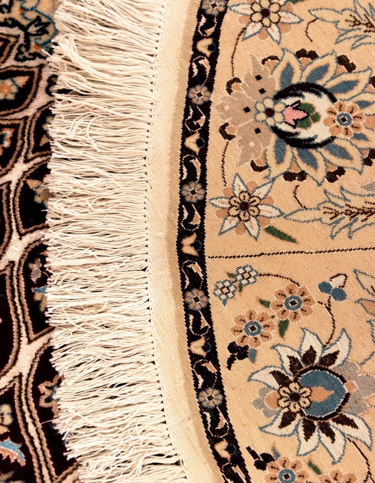 Detail image of  5' 6 x 5' 6 Nain Round Rug